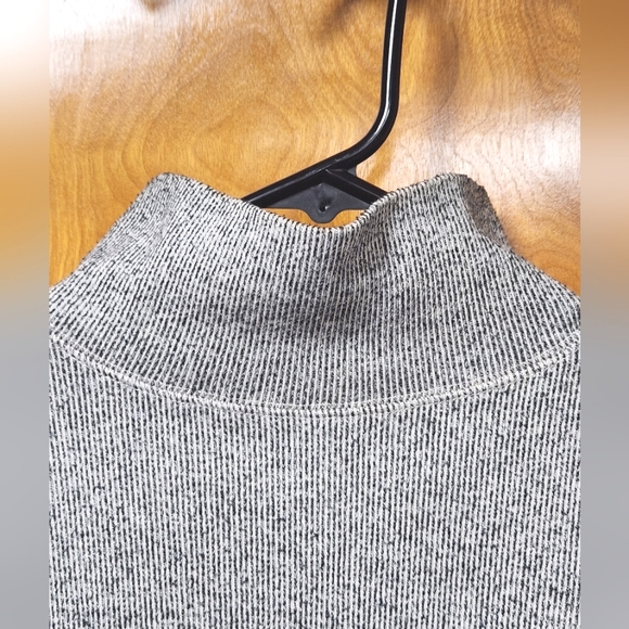 GAP Mock Neck Boxy Striped Pullover With Button Sleeve Detail S - Picture 4 of 9